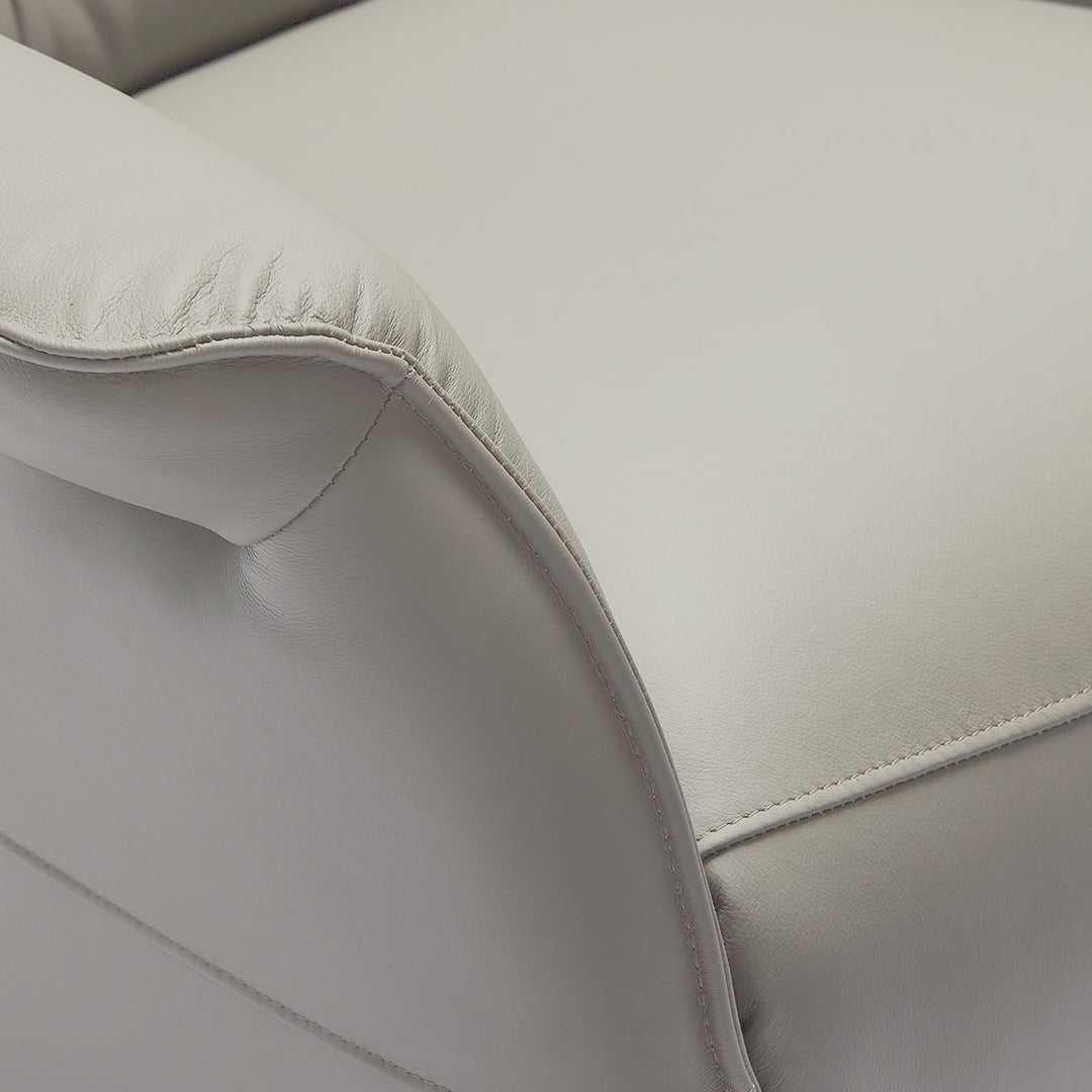 LUNA Electrically Adjustable Lounge Chair