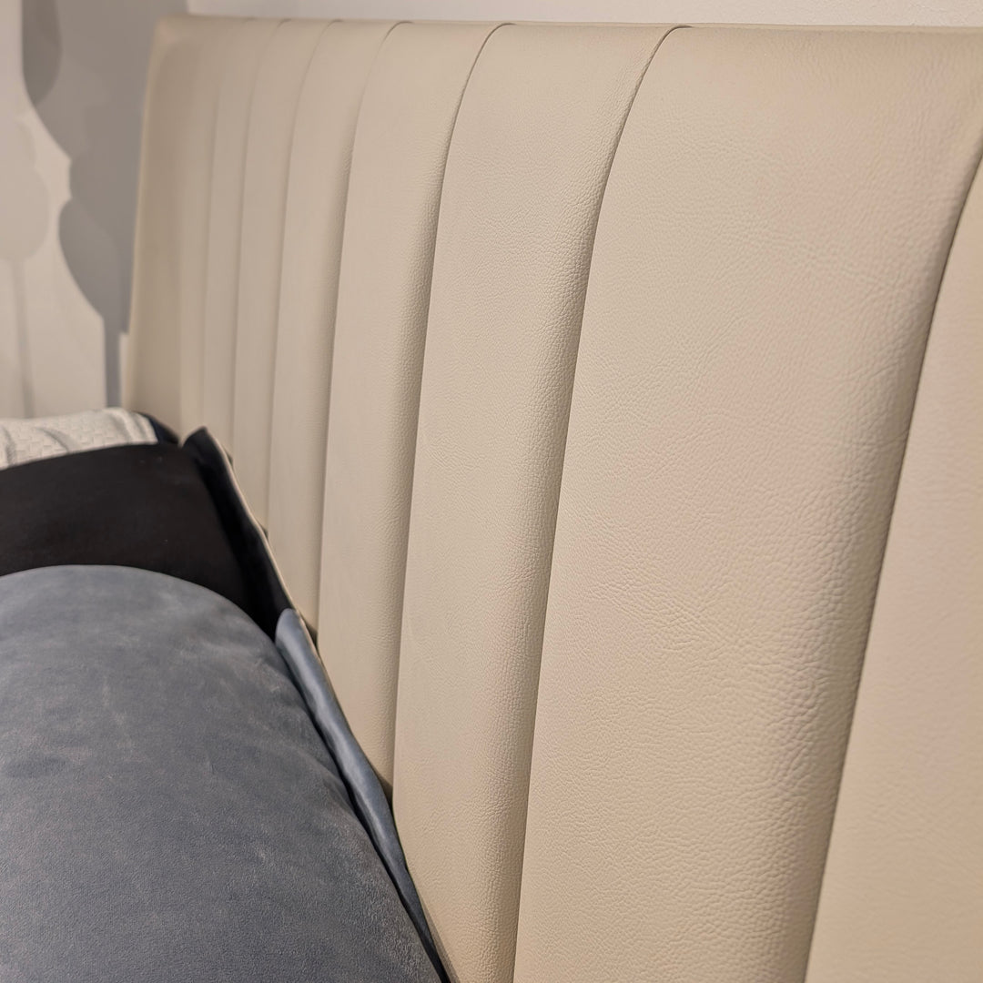 KANTÉ Chestnut Storage Bed