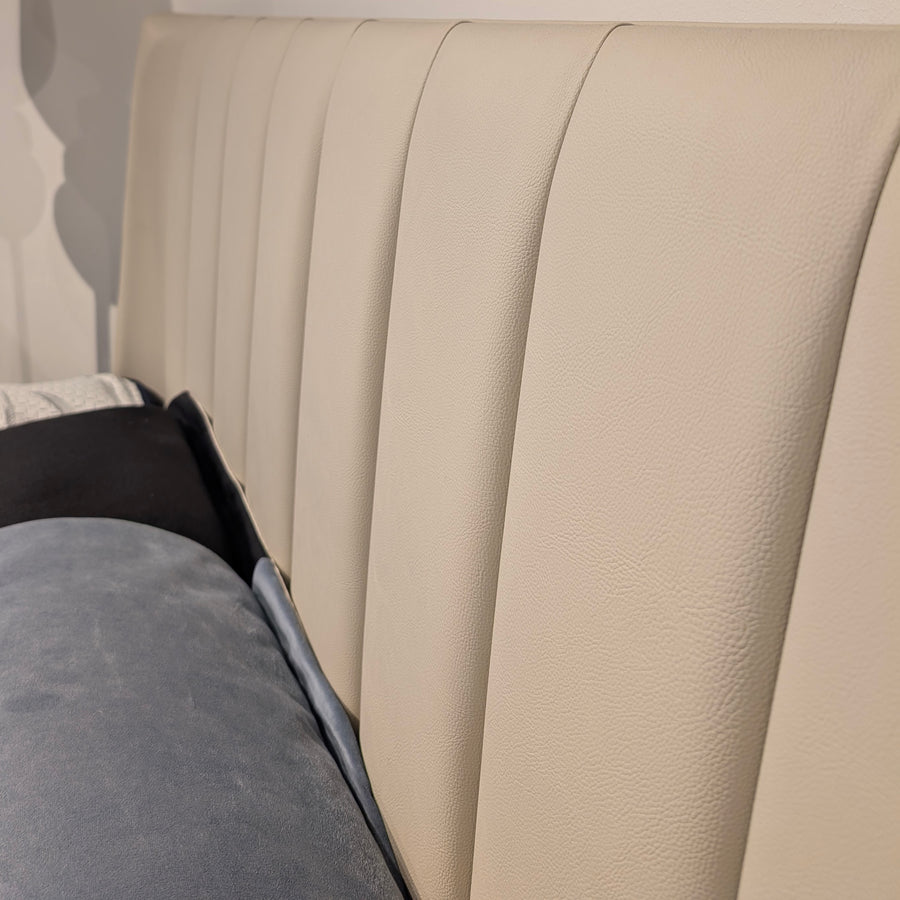 KANTÉ Chestnut Storage Bed